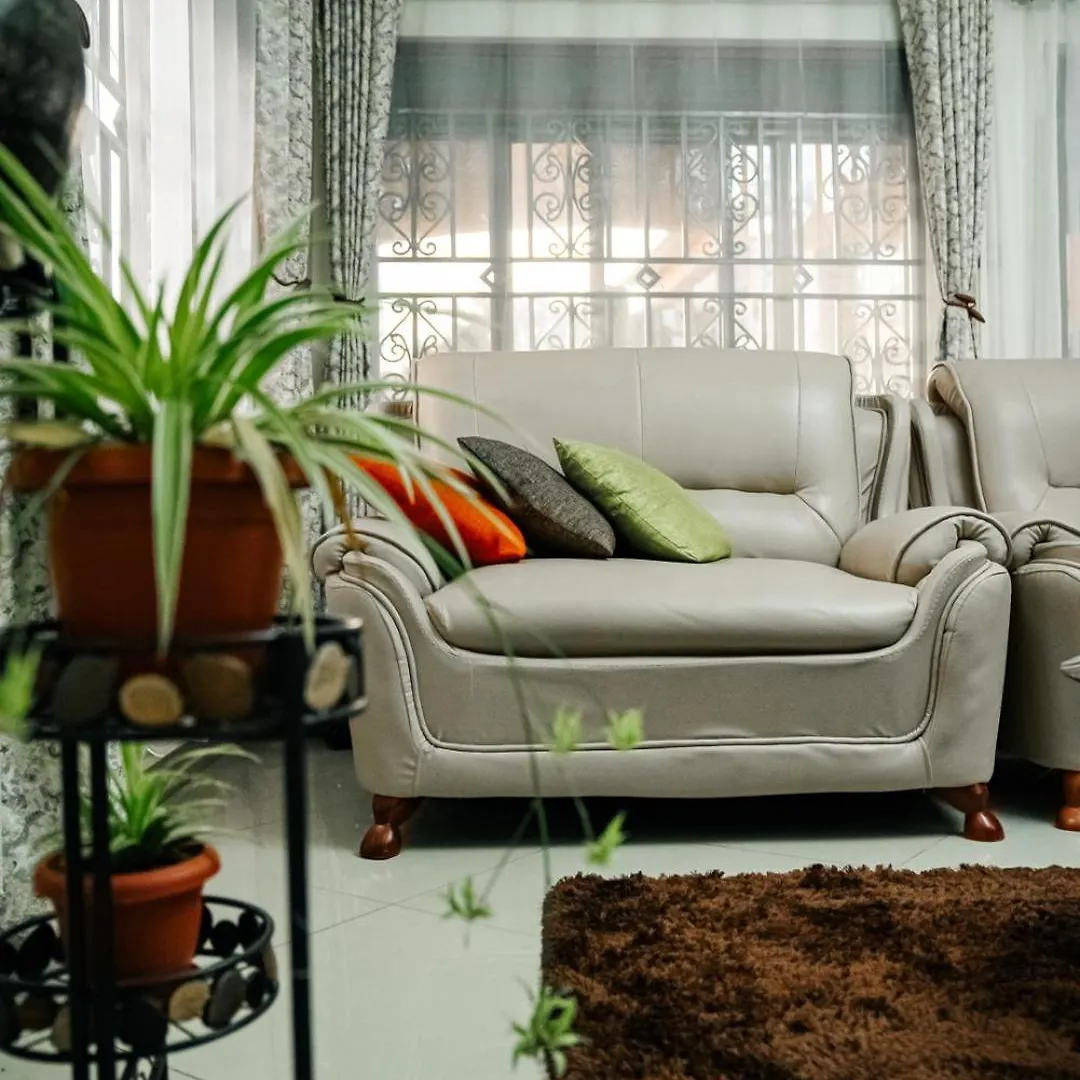 Divine & Destiny Homes 캄팔라