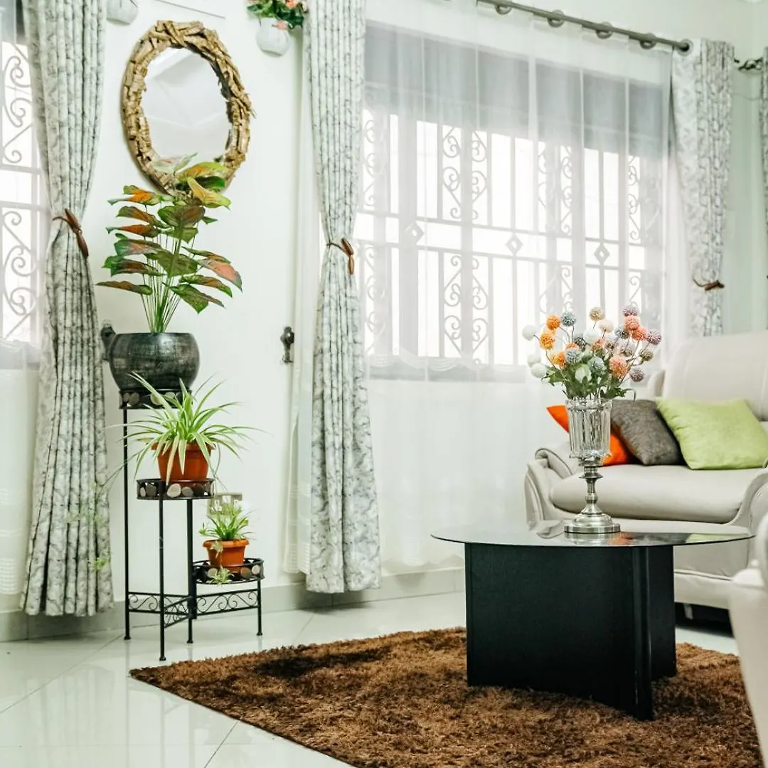 Divine & Destiny Homes 캄팔라 펜션