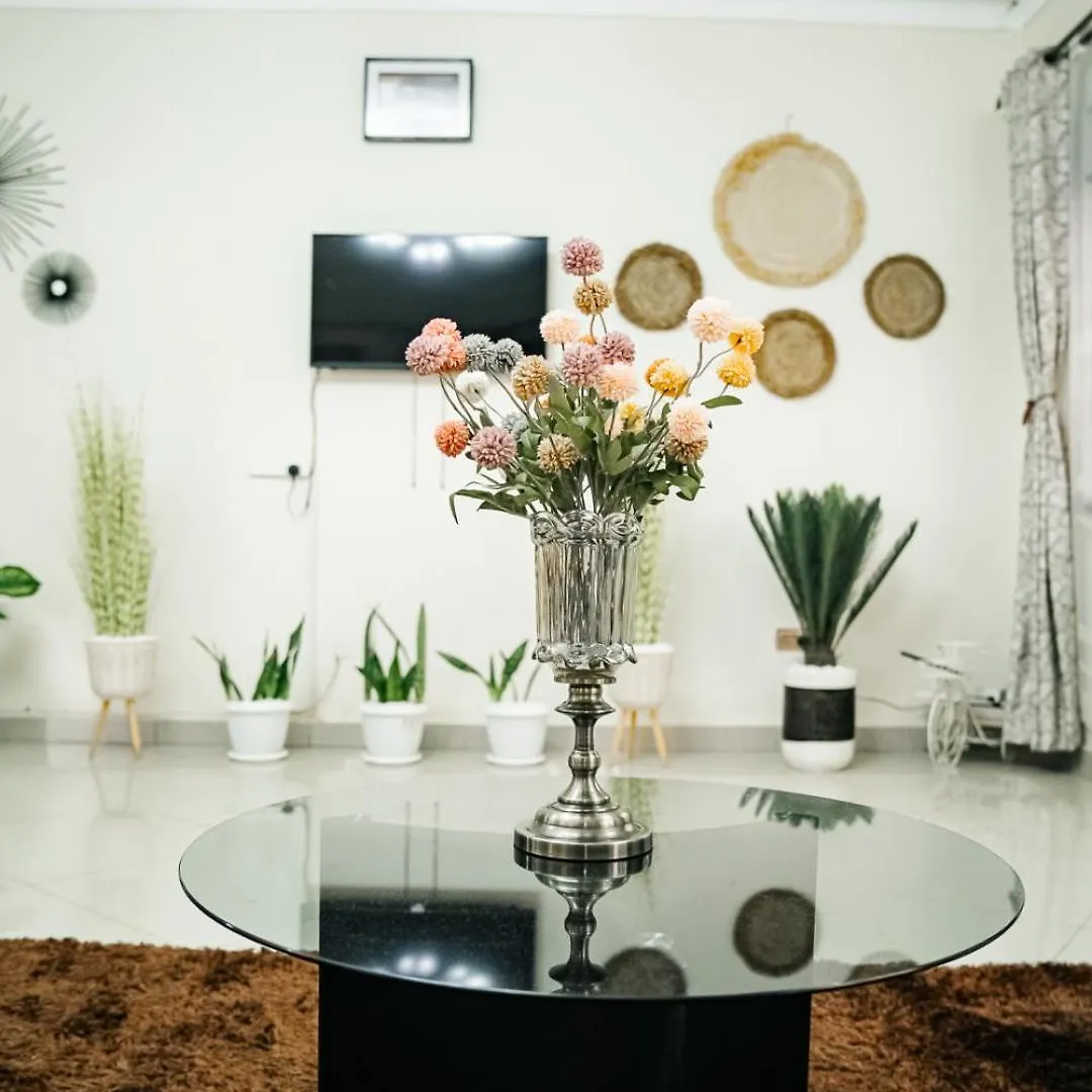 Divine & Destiny Homes 캄팔라