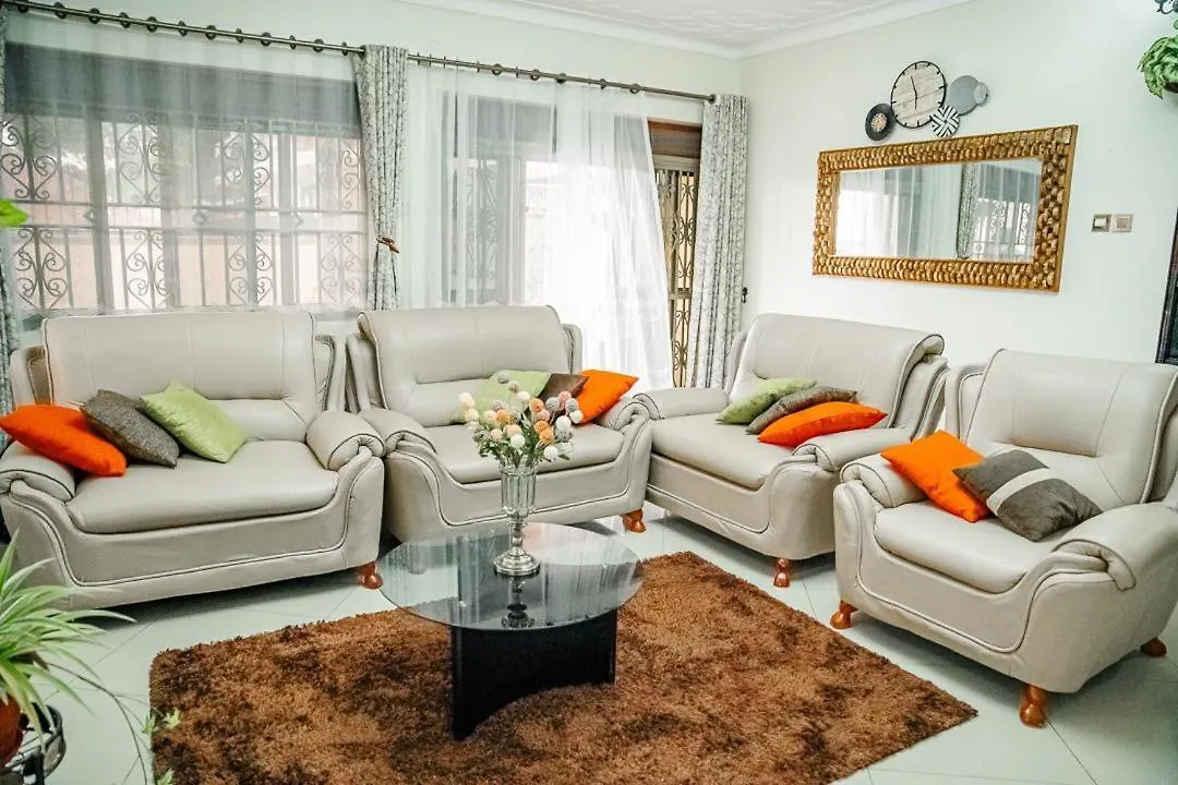 Divine & Destiny Homes 캄팔라 펜션