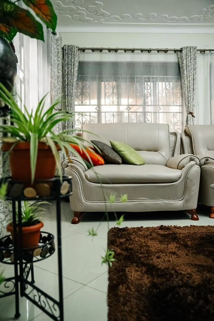 펜션 Divine & Destiny Homes 캄팔라