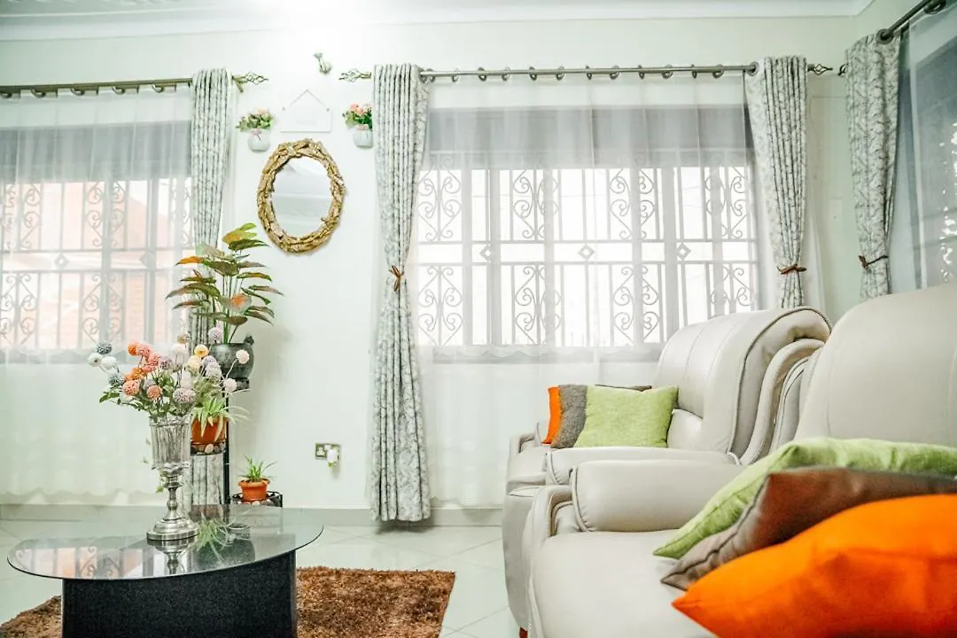 Divine & Destiny Homes 캄팔라 펜션